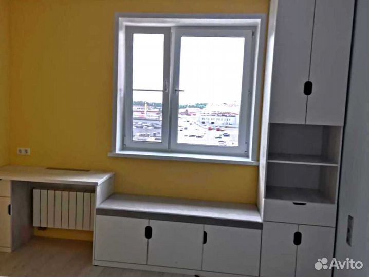 Рабочая зона в углу у окна