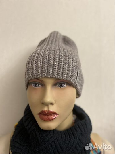 Вязаный комплект Шапка и Варежки