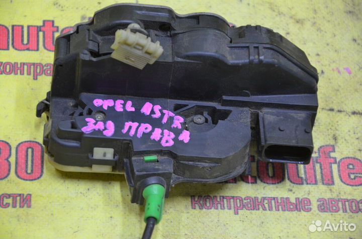 Замок задней правой двери Opel Astra J