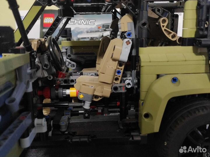 Собран Lego Technic 42110 land rover defender