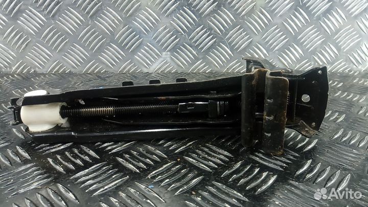 Домкрат для Audi A4 B8 8K0011031M