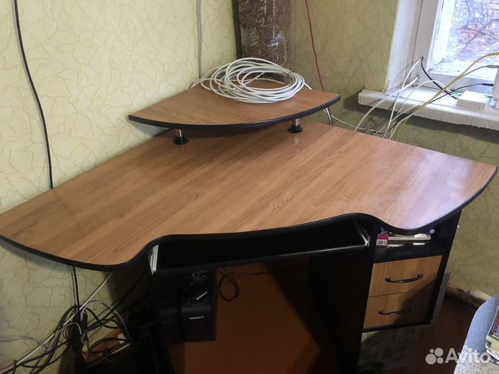 Компьютерный стол