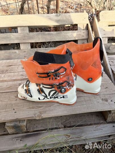 Горнолыжные ботинки lange