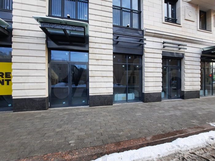 2 входа, потолки 4.5 м, 1 этаж