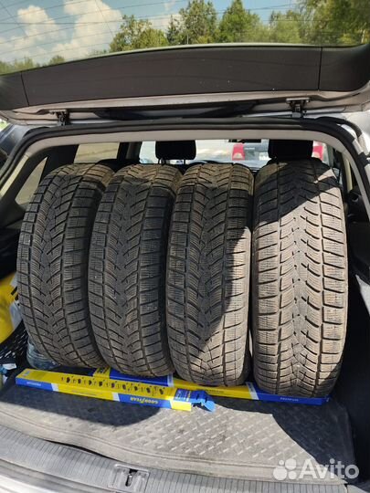 Goodyear UltraGrip 215/65 R17 99V