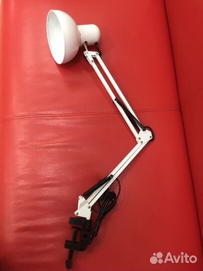 Настольная лампа для мастеров маникюра. Новая