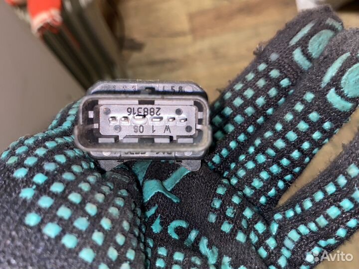 Моторчик стеклоподъемника двери Kia Ceed