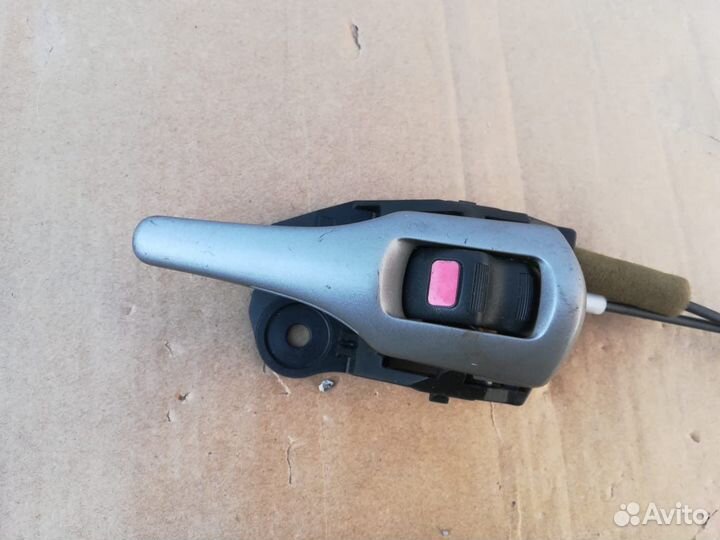 Замок задней правой двери на Тойота