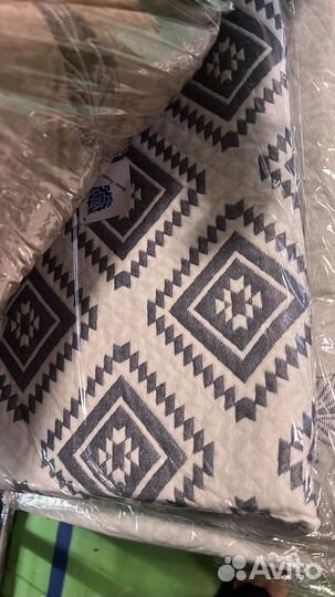 Пледы и покрывало