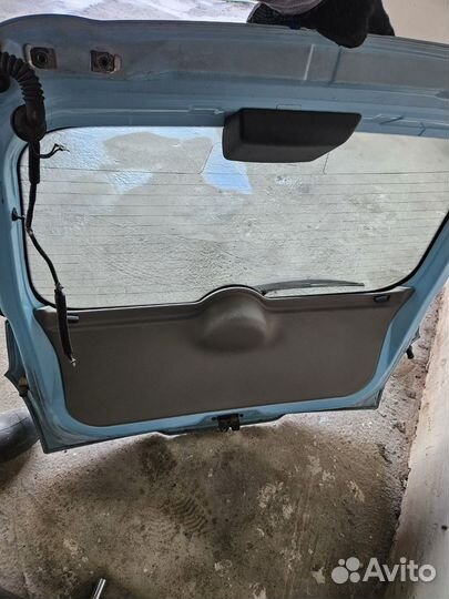 Дверь багажника Nissan March