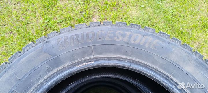 Bridgestone Ice Cruiser 7000S 215/60 R16 95T