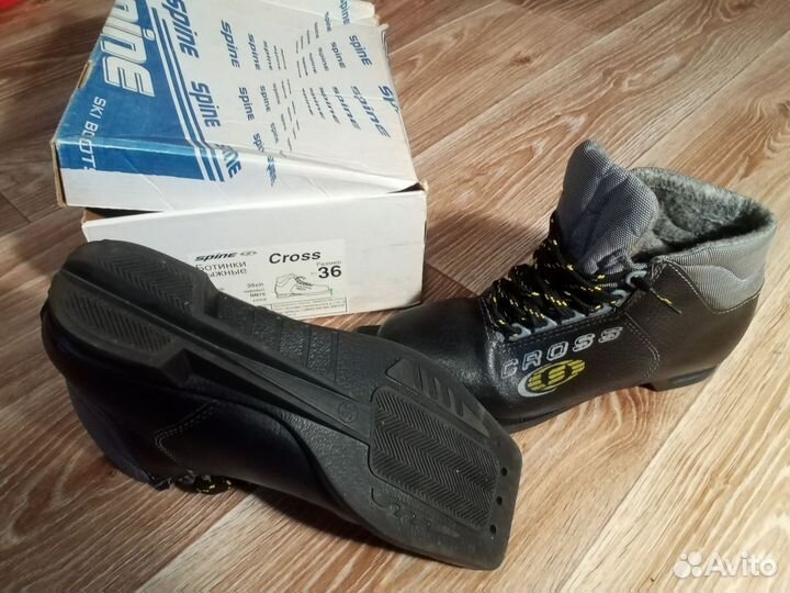 Лыжные ботинки