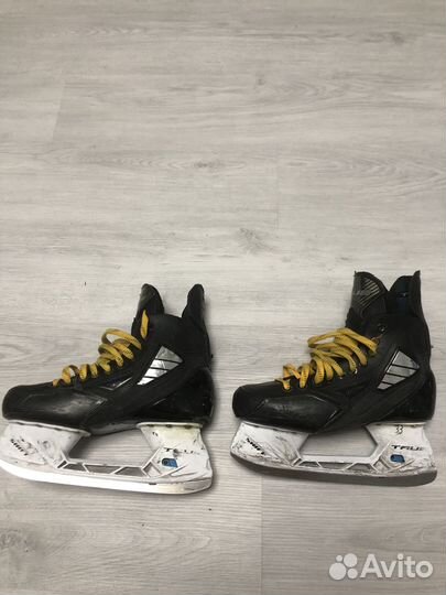 Коньки хоккейные