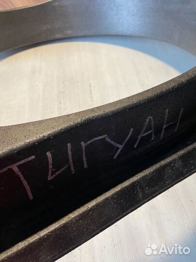 Ящик под инстумент левый Volkswagen Tiguan