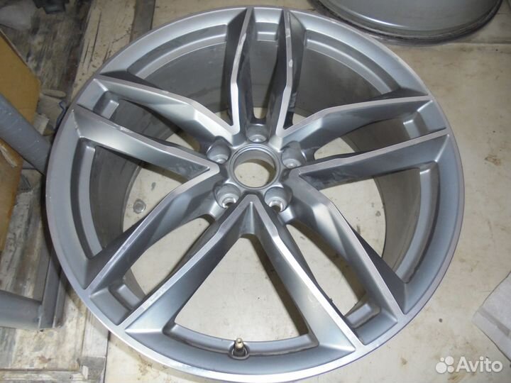 Оригинальный диск Audi A7 9J R20 et 37