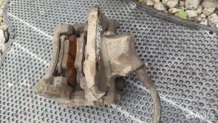 Суппорт тормозной передний правый Renault Sandero