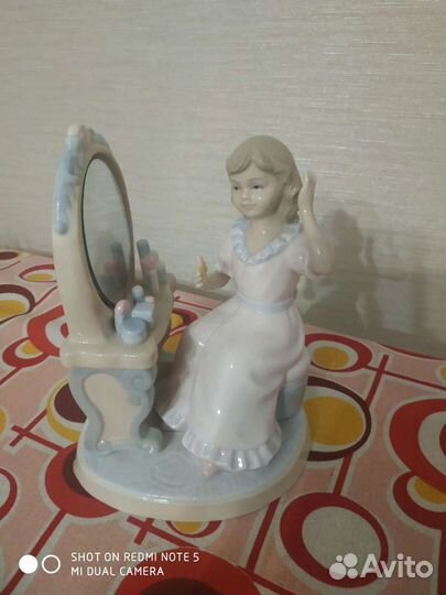 Фарфоровые статуэтки композиционные