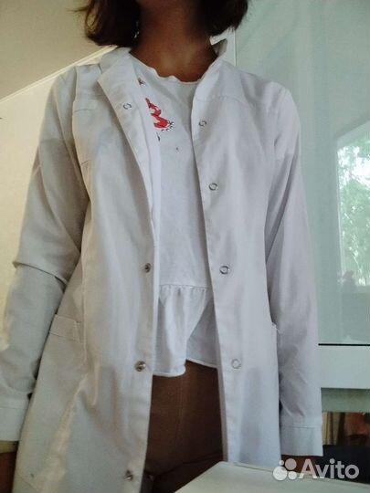Белый медицинский халат