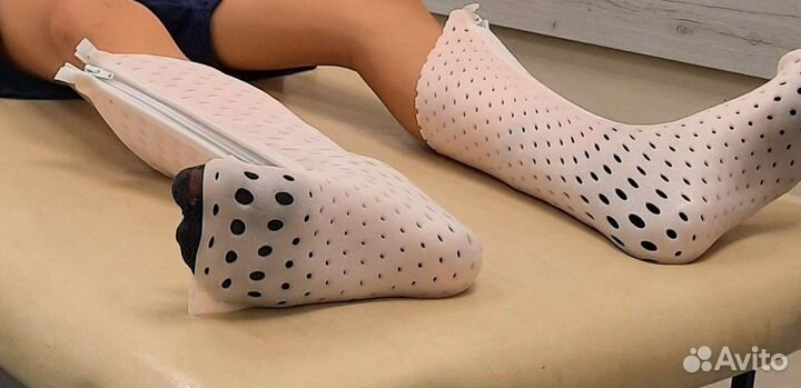 Тутор на голеностоп из лплавкого пластика. Ортез