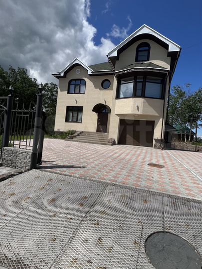 Дом 401 м² на участке 25 сот.