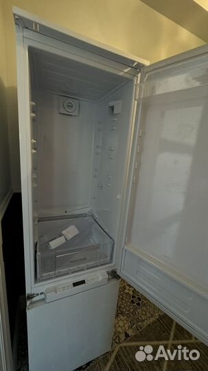 Встраиваемый холодильник hotpoint ariston air