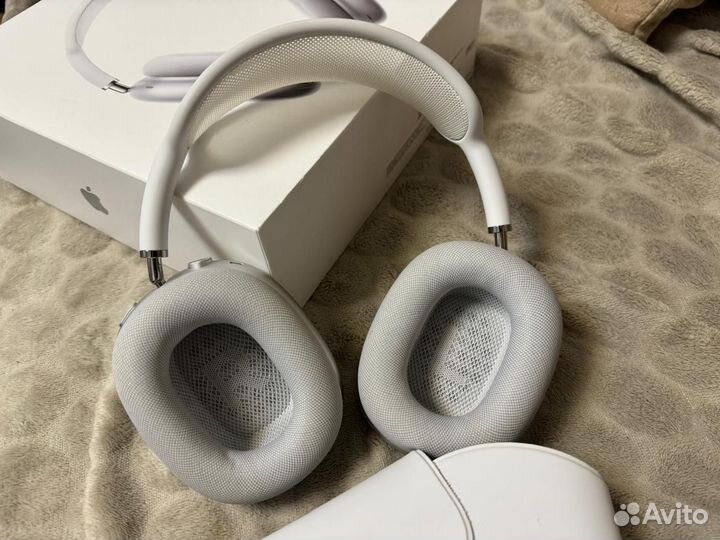 AirPods Max silver