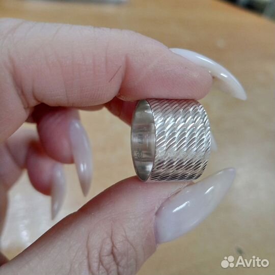 Серебряное кольцо