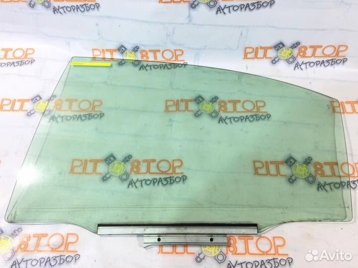 Стекло двери заднее левое Toyota Windom (MCV30) 2