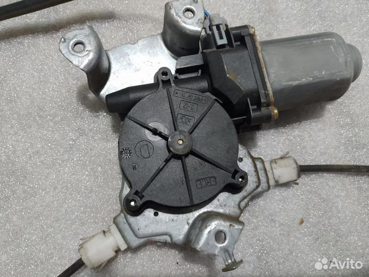 Стеклоподъемник передний правый Nissan Almera N16