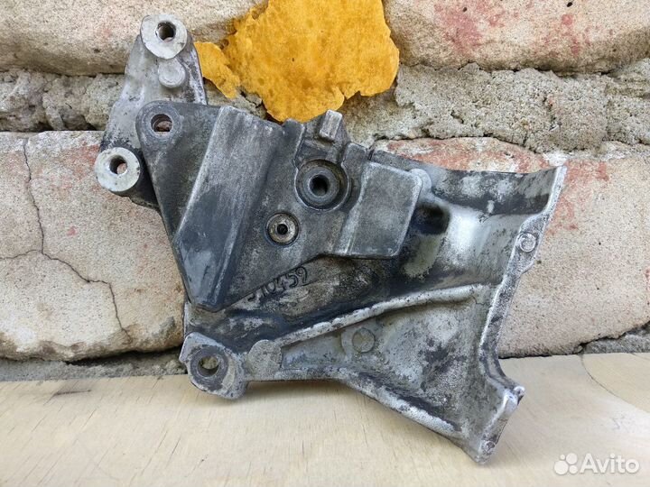 Кронштейн топливного фильтра Ситроен С4 Пикассо