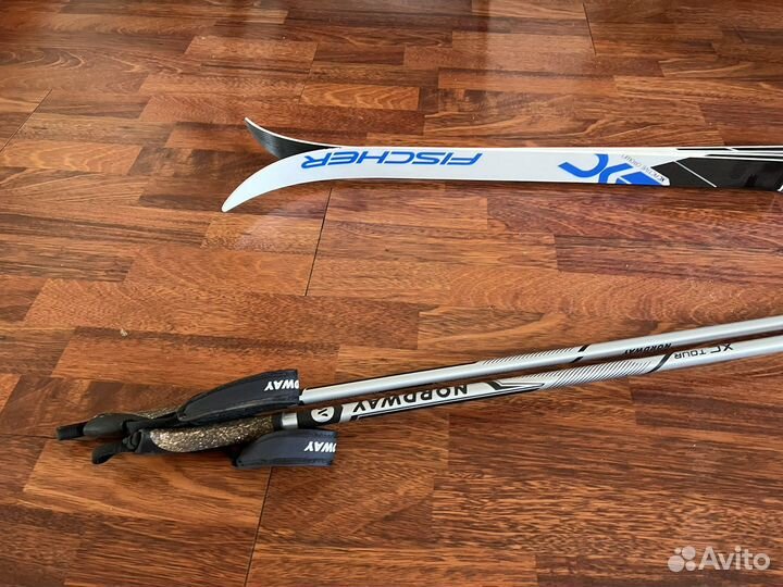 Лыжные ботинки лыжи