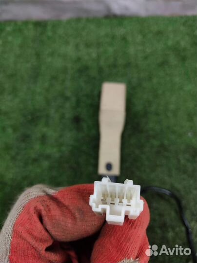 Замок ремня безопасности передний правый Subaru T