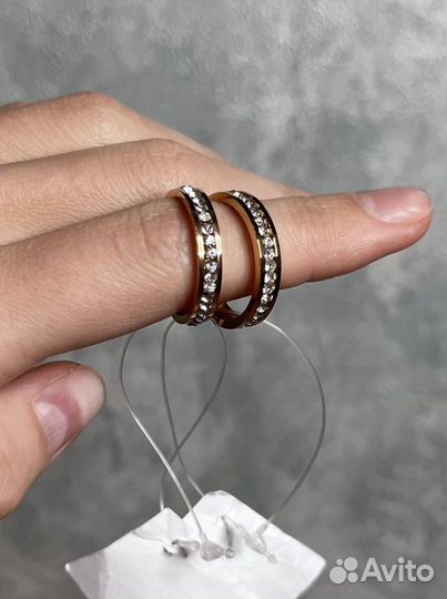 Кольцо из зирургической стали с цирконами