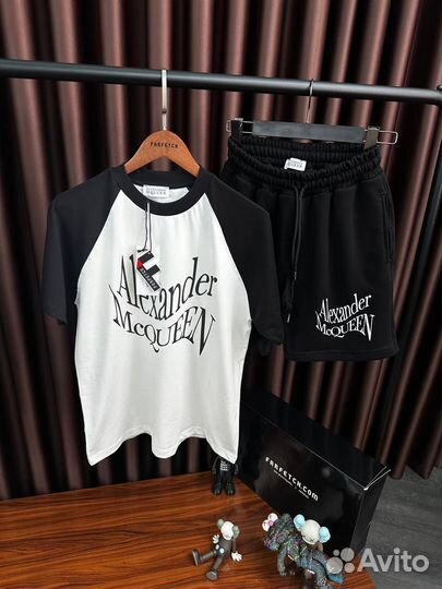 Костюм Alexander McQueen