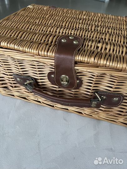 Набор для пикника в чемодане