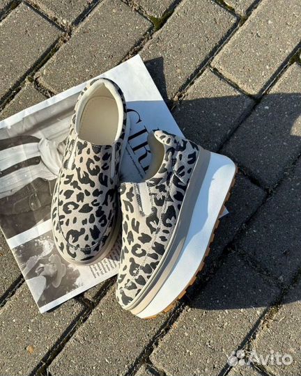 Кроссовки на платформе