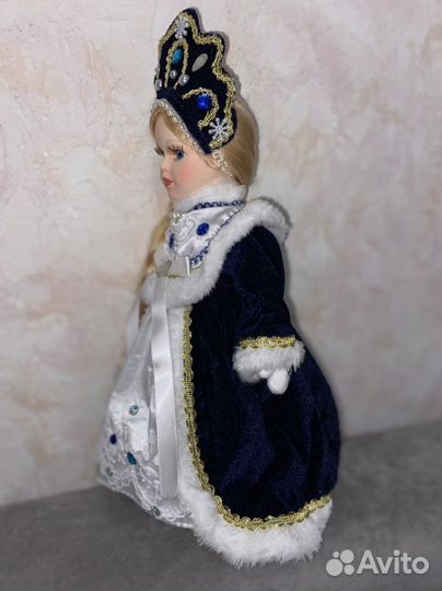 Снегурочка, 30см на подставке