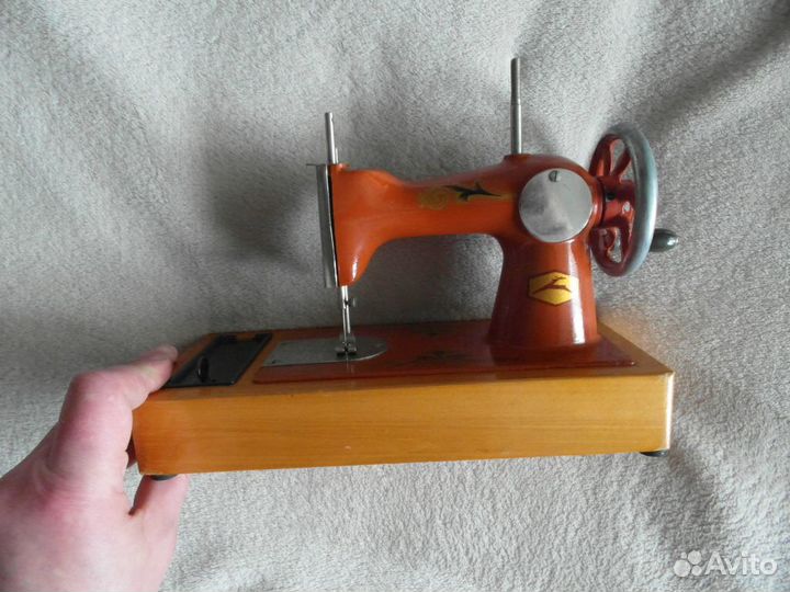 Детская швейная машинка. СССР. В родной упаковке