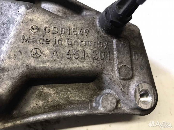 Кронштейн на двигателя Мерседес м651