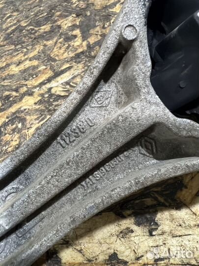 Подушка опора двигателя K4M838 Рено Меган 3