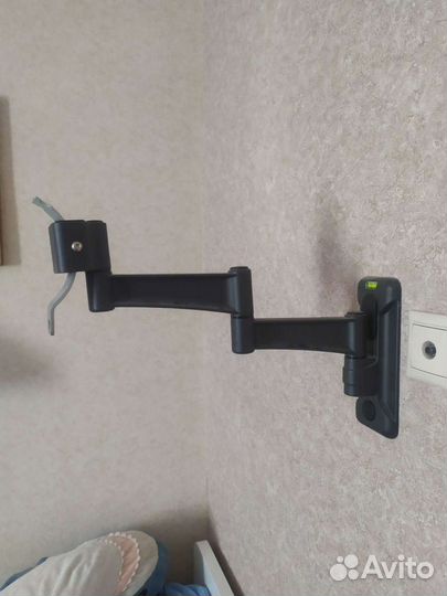 Настенная подставка под телевизор