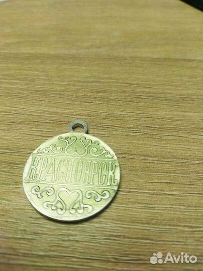 Карандаши простые, циркуль, медальон