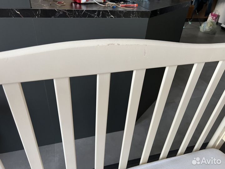 Детская кроватка с маятником, ящиком и матрасом