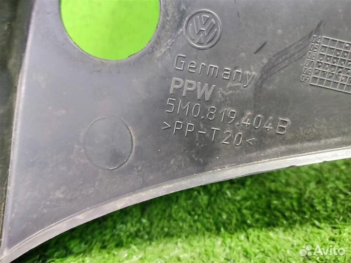 Решетка стеклоочистителей правая volkswagen Golf