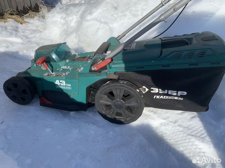 Газонокосилка аккумуляторная Зубр