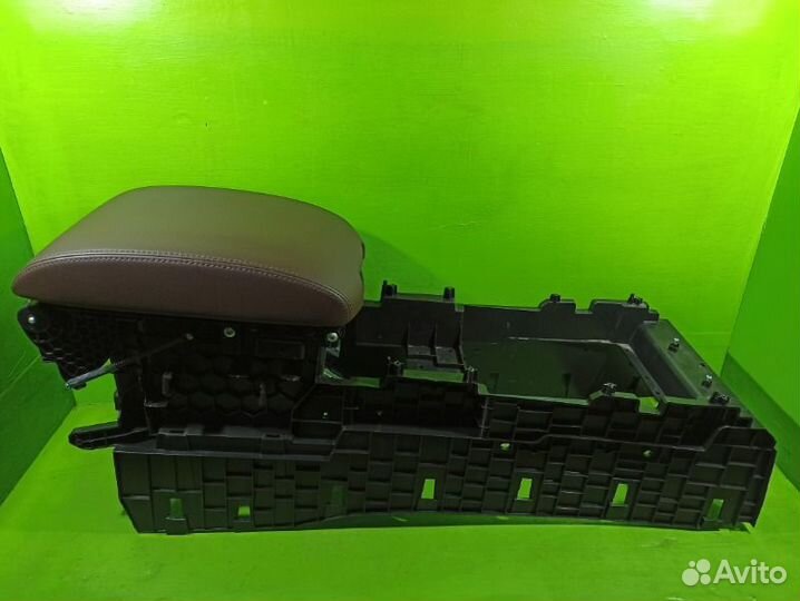 Центральная консоль с подлокотником Haval H9