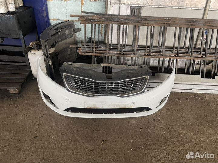 Бампер белый kia rio 2011-2015 + решетка