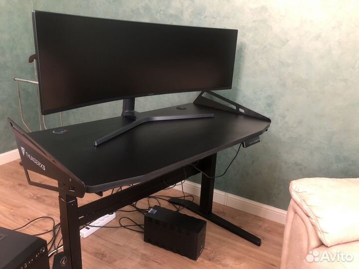 Компьютерный стол thunderx3 AD7 М