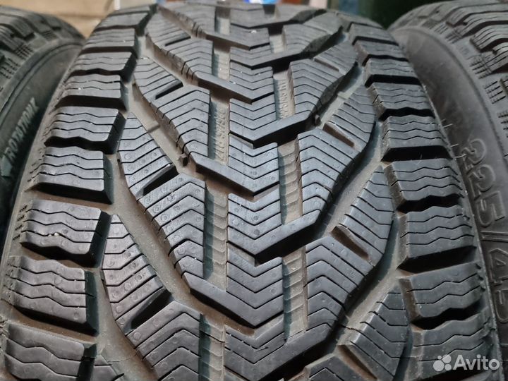 Tigar Winter 225/45 R17 94V