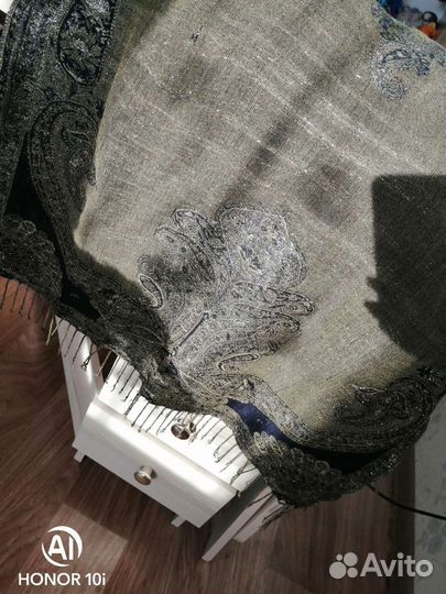 Продам красивый палантин